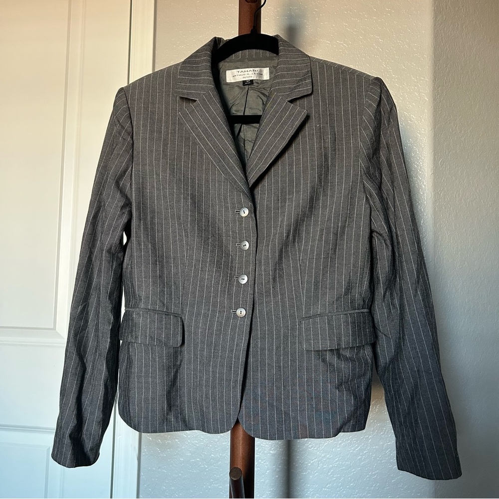 W Tahari Grey Pinstripe Blazer Jacket Size 10 Petite |D47